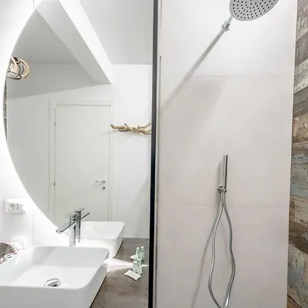 アパート Lulu - Nuovo Con Posto Auto E Wifi チヴィタノーヴァ・マルケ