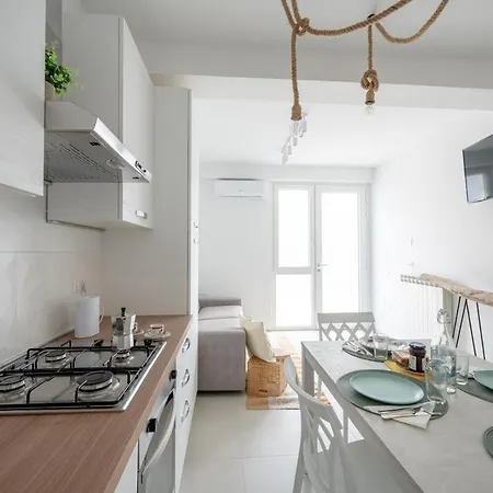 アパート Lulu - Nuovo Con Posto Auto E Wifi チヴィタノーヴァ・マルケ